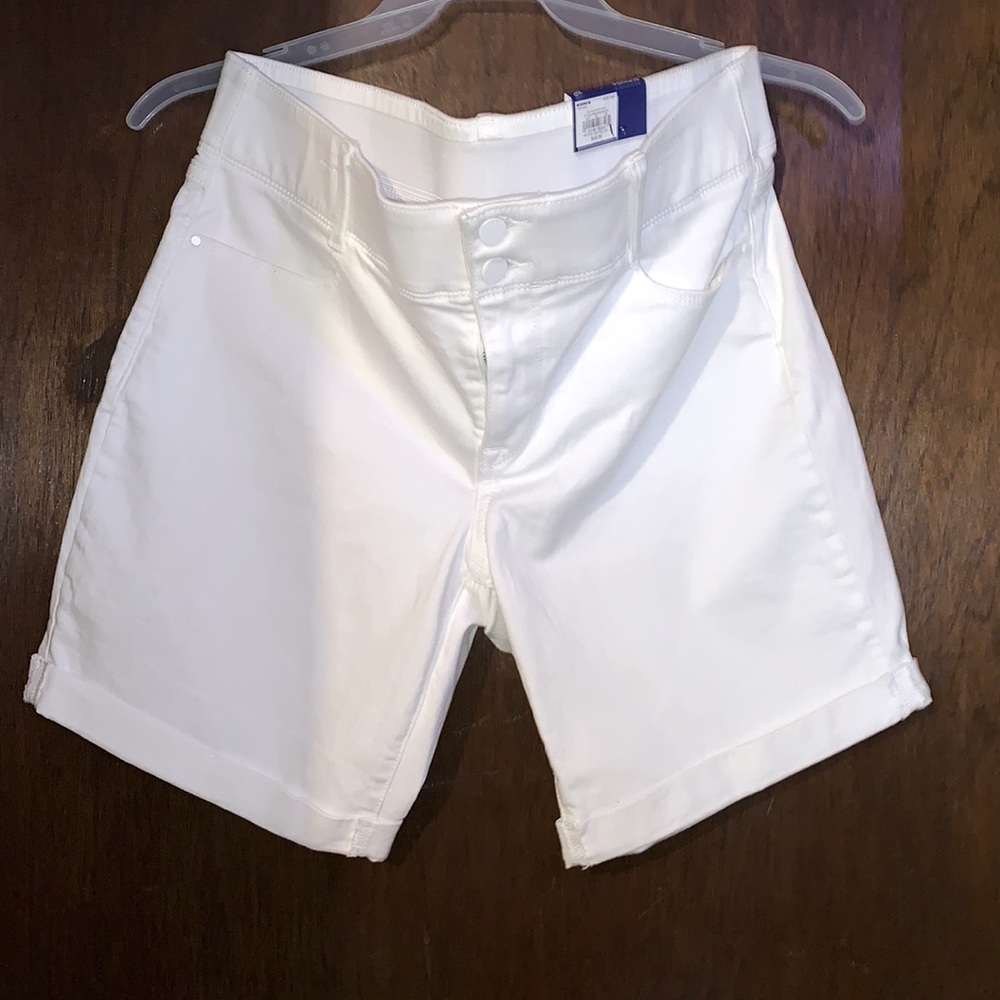 APT.9 women’s Bermuda mid rise shorts